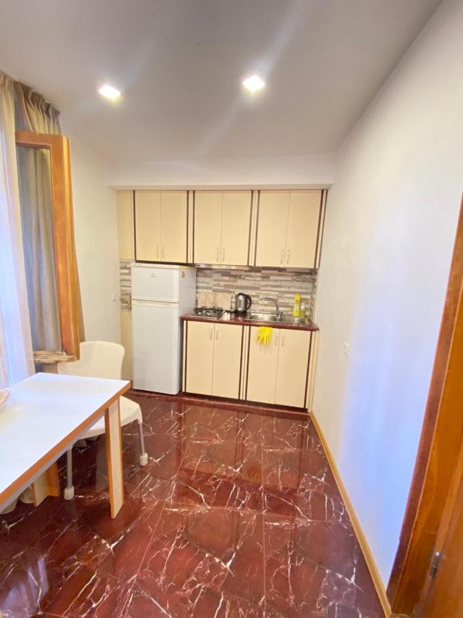 K&N Guesthouse Тбилиси Экстерьер фото