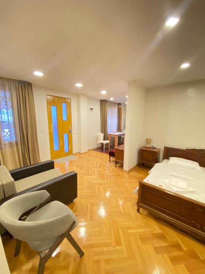 K&N Guesthouse Тбилиси Экстерьер фото