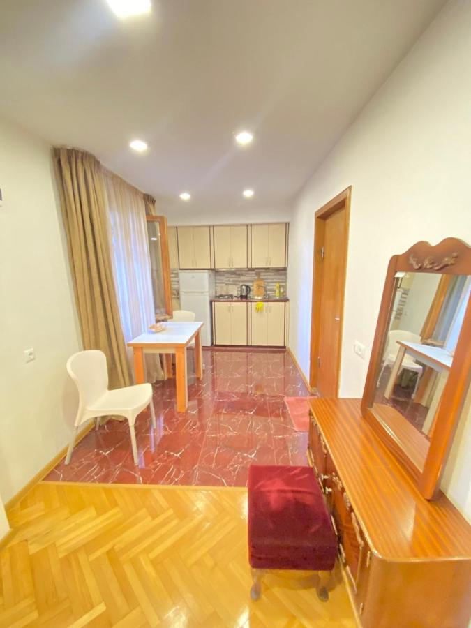 K&N Guesthouse Тбилиси Экстерьер фото