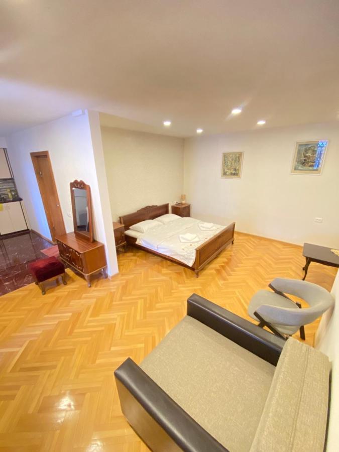 K&N Guesthouse Тбилиси Экстерьер фото