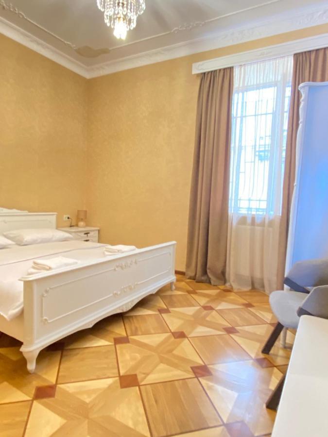 K&N Guesthouse Тбилиси Экстерьер фото