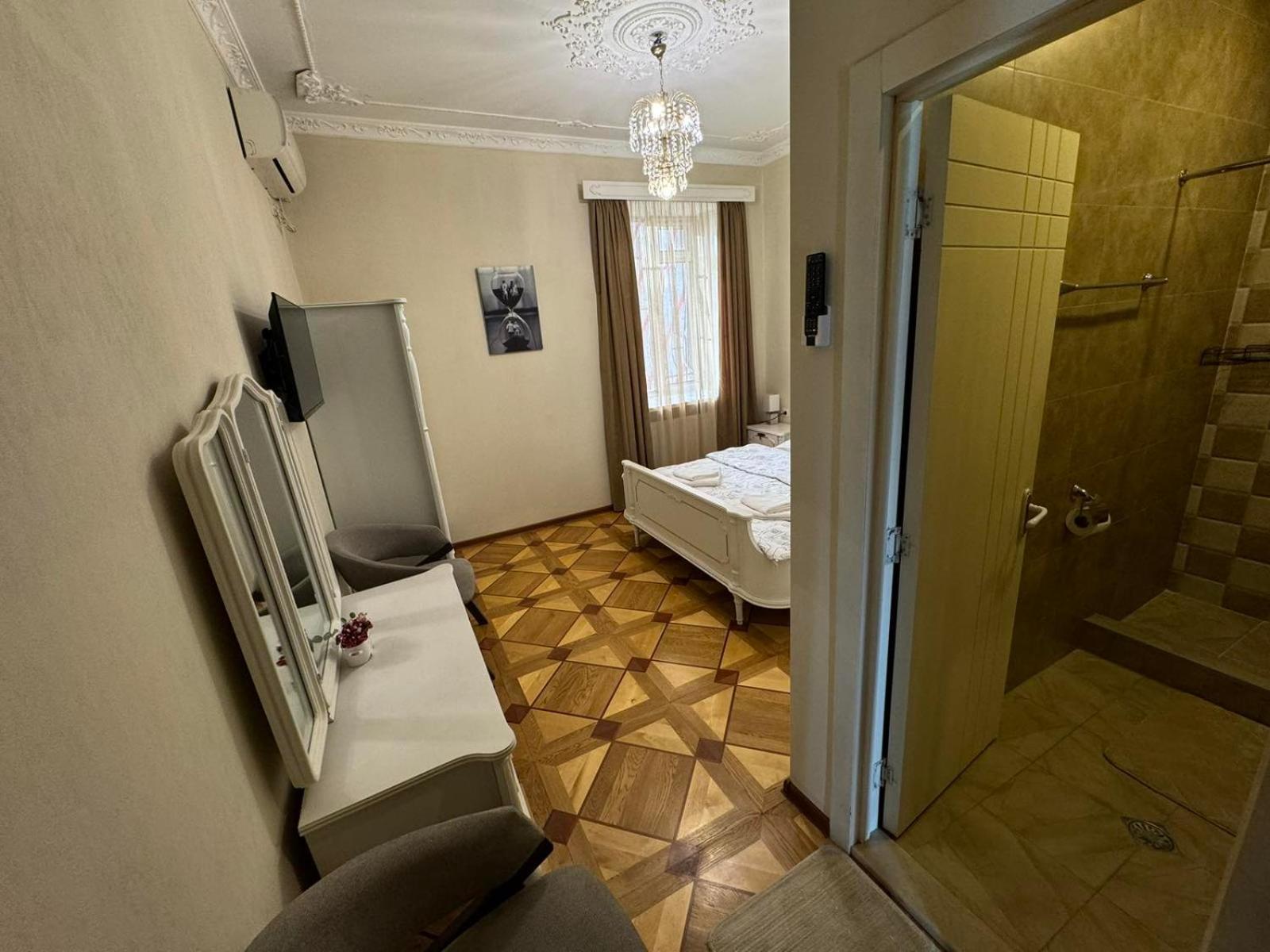 K&N Guesthouse Тбилиси Экстерьер фото
