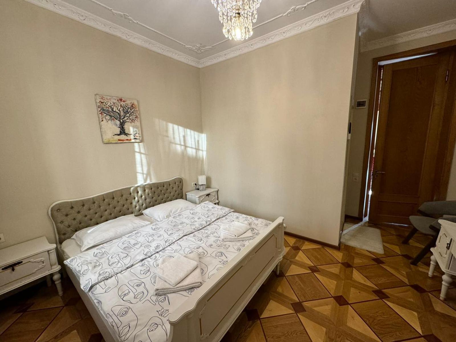 K&N Guesthouse Тбилиси Экстерьер фото