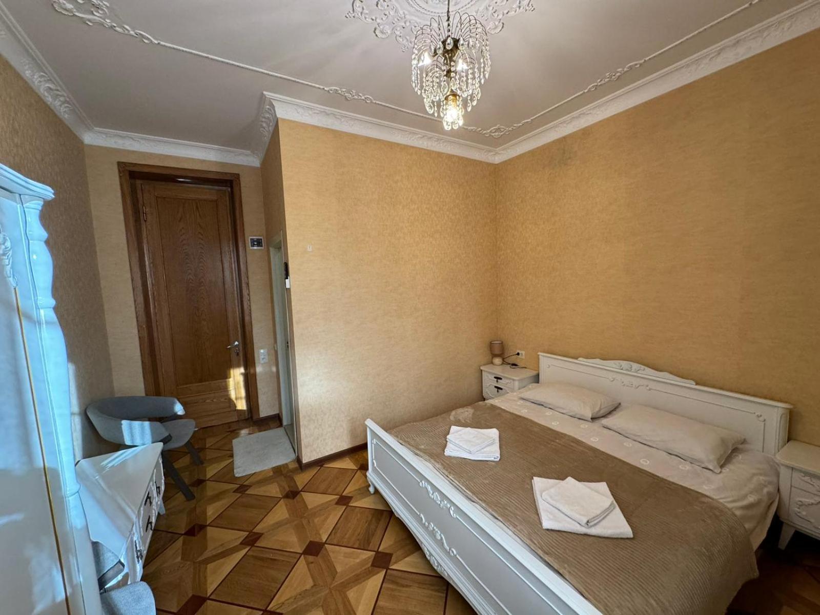 K&N Guesthouse Тбилиси Экстерьер фото