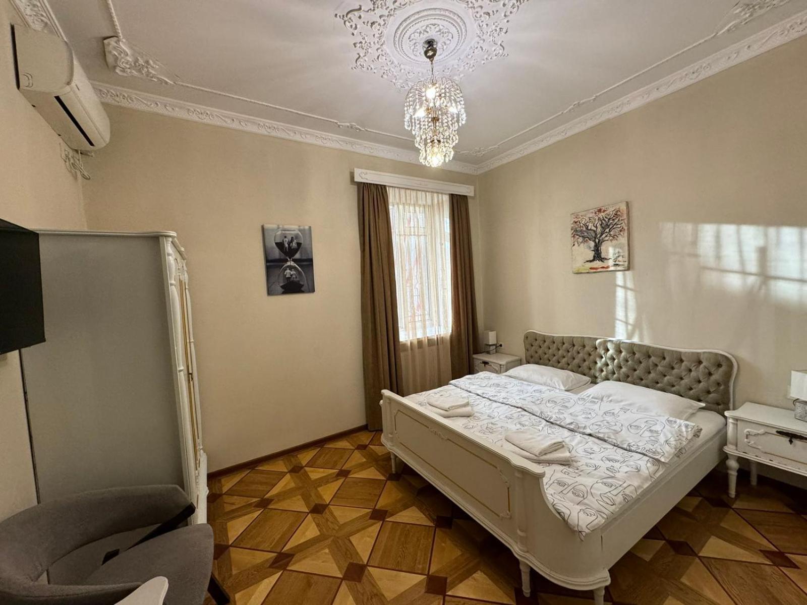 K&N Guesthouse Тбилиси Экстерьер фото