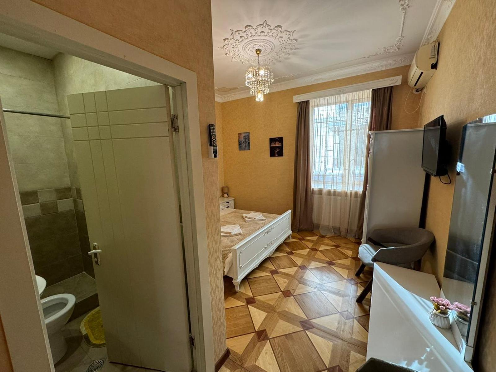 K&N Guesthouse Тбилиси Экстерьер фото