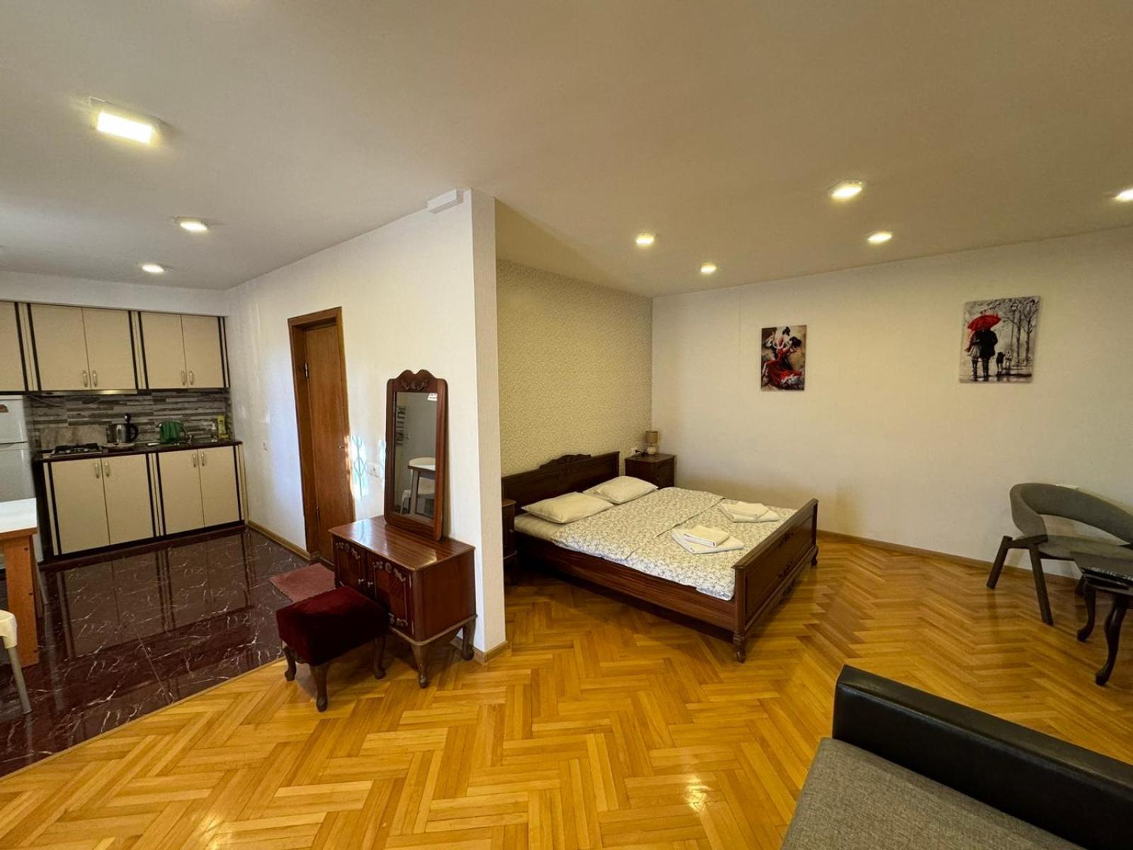 K&N Guesthouse Тбилиси Экстерьер фото