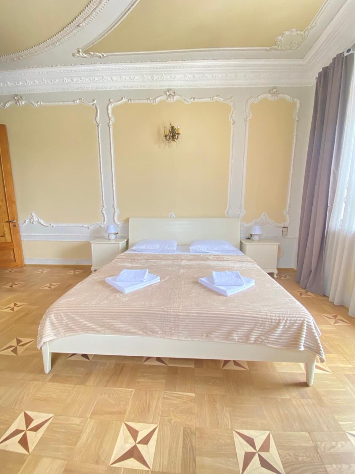 K&N Guesthouse Тбилиси Экстерьер фото