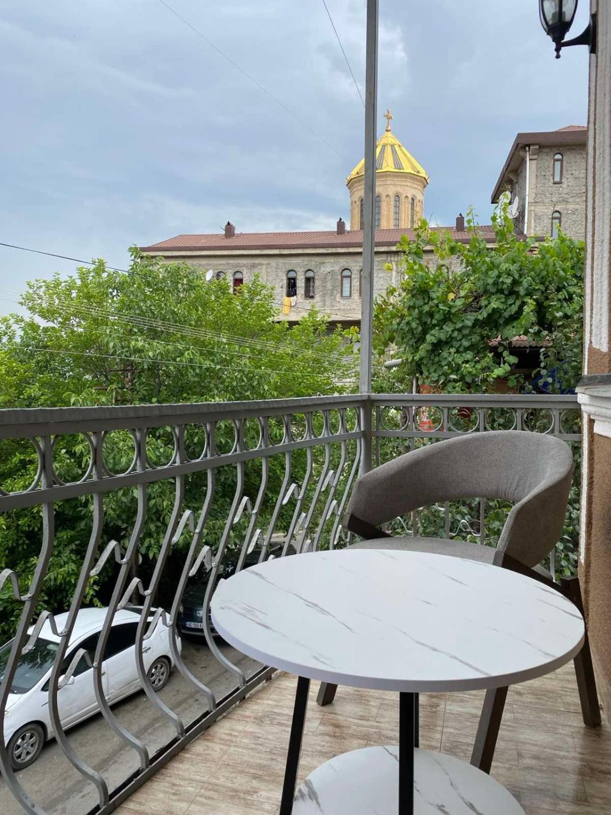 K&N Guesthouse Тбилиси Экстерьер фото