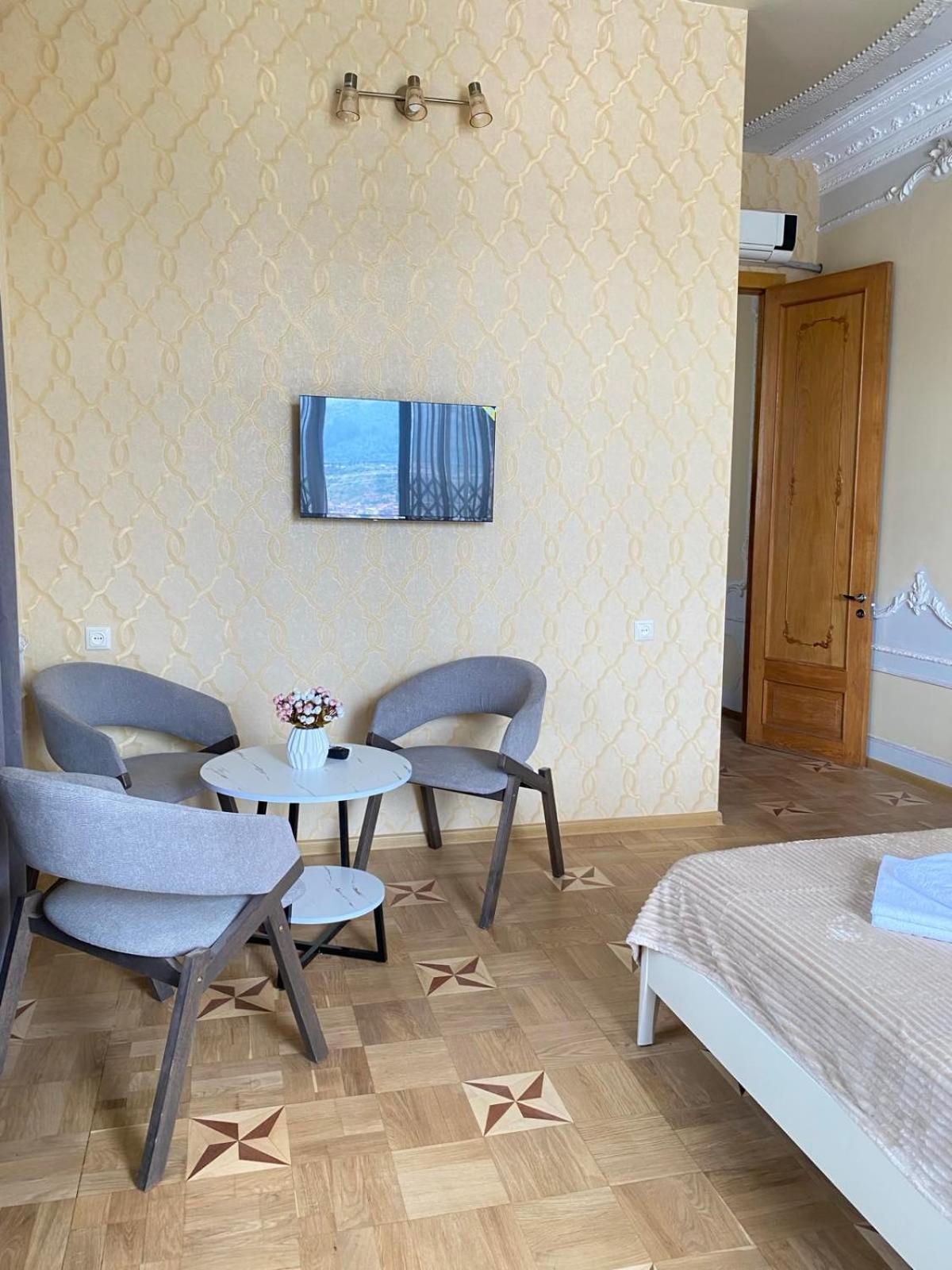 K&N Guesthouse Тбилиси Экстерьер фото